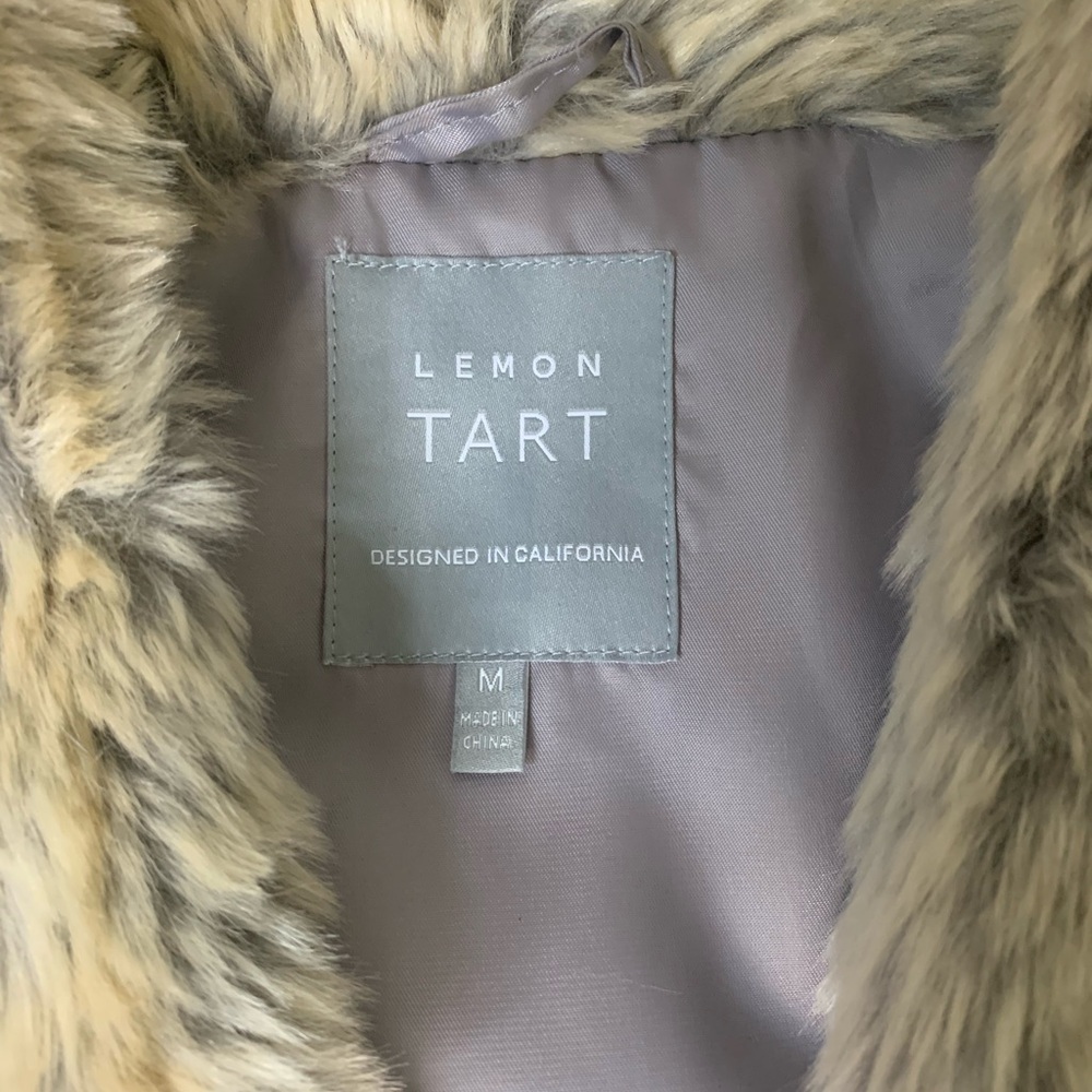 Lemon Tart Women's Faux Fur Vest in Tan Size Medium - Picture 5 of 5